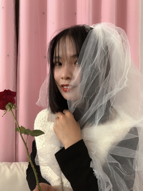 持紫菜包饭的女孩的第一张照片--平南交友中心